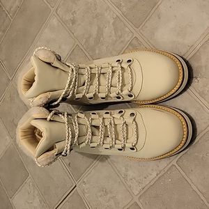 Boots aspen brand size 6 1/2